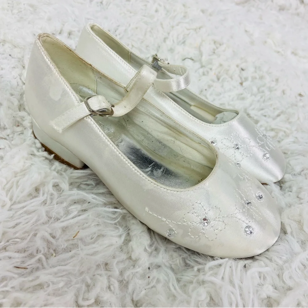 ERIJUNOR White satin Mary Jane Shoes with Floral embroidered Design size 12.5